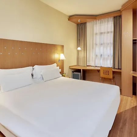 Nh Ciencias Hotel